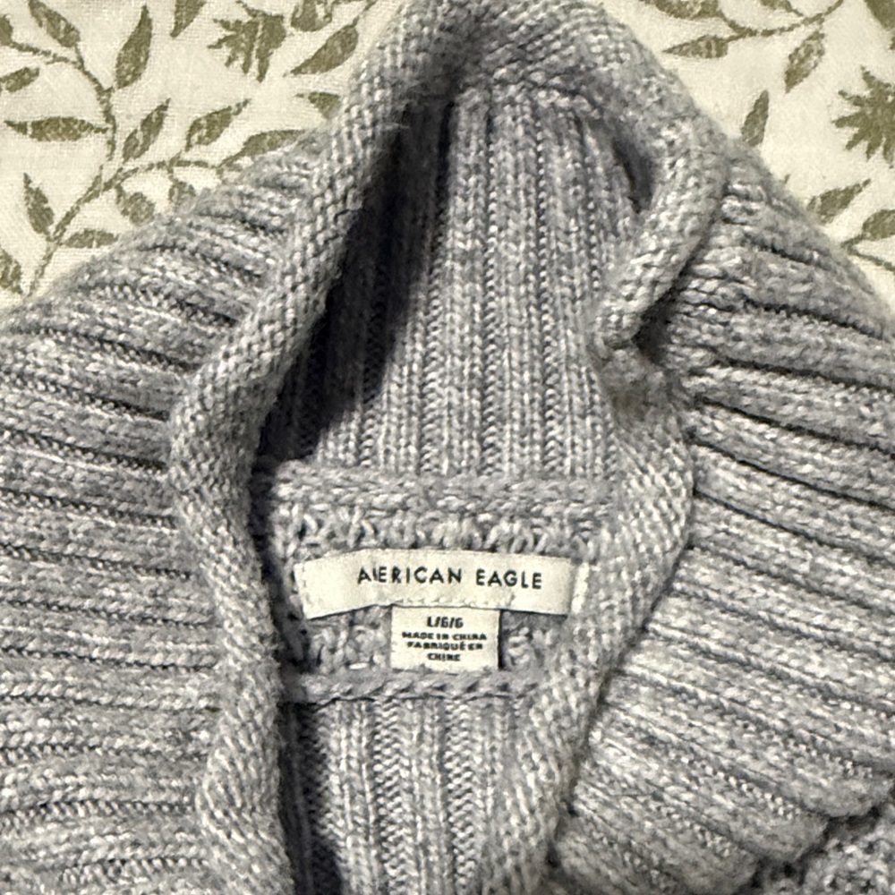 American Eagle Outfitters Gray Turtleneck Sweater - Picture 2 of 2